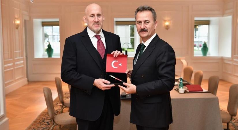 Jászai Gellért űripari és védelmi ipari együttműködésről is tárgyalt Isztambulban