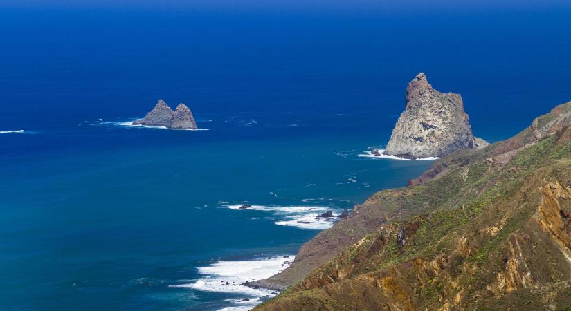 Tragédia Tenerifén: óriáshullám sodort el öt turistát egy természetes medencéből