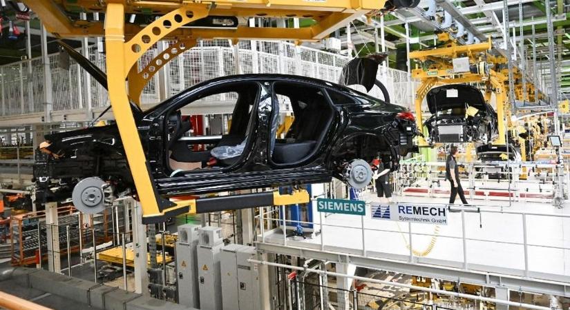 Így vált átokká a magyar gazdaság számára a válságállónak hitt Mercedes és az Audi – és így lehet áldás a BYD és a BMW