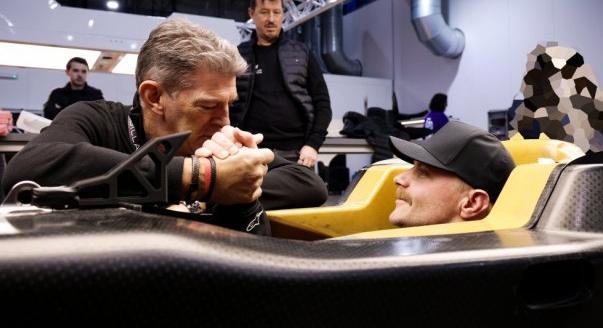 Fotók: Üléspróbán járt Bottas a Cadillacnél