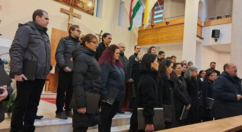 Énekszó töltötte be a Jereván lakótelepet Sopronban