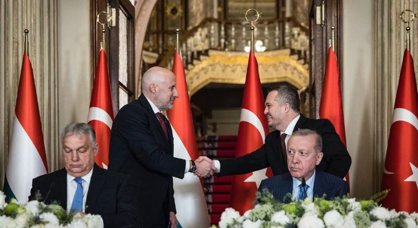A 4iG is hazahozott valami fontosat Törökországból, ahol a kormányfő páratlan üzletet kötött