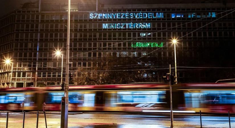 Greenpeace: Másfél hete törvénytelenül működik a Gödi Samsung gyár