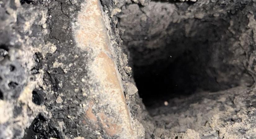 Lángoló kéményhez riasztották a tűzoltókat