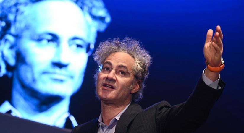 Úgy pörgött a székben a rejtélyes amerikai techguru, hogy arra nehéz magyarázatot adni – mégis megpróbálták (VIDEÓ)