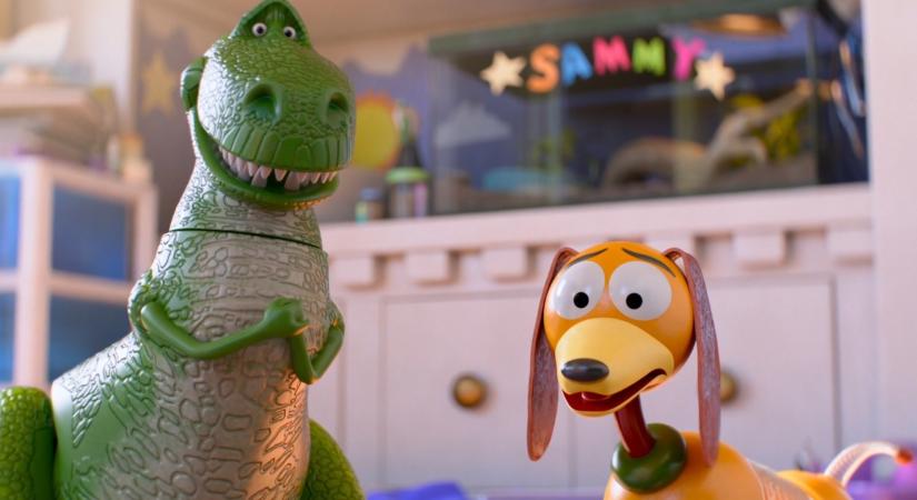 Most magyar szinkronnal is megnézhetitek a Toy Story 5. kedvcsináló előzetesét, amiben az ismerős játékok szabályosan rettegnek az új lakótárstól