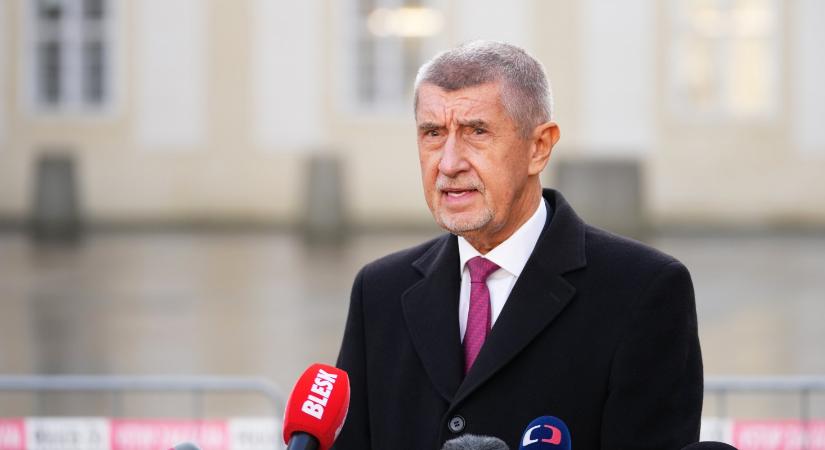Babiš átadta minisztereinek listáját az államfőnek