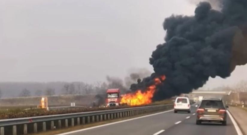 Égő kamion miatt áll a forgalom az M5-ös autópályán Szeged felé, Hernádnál