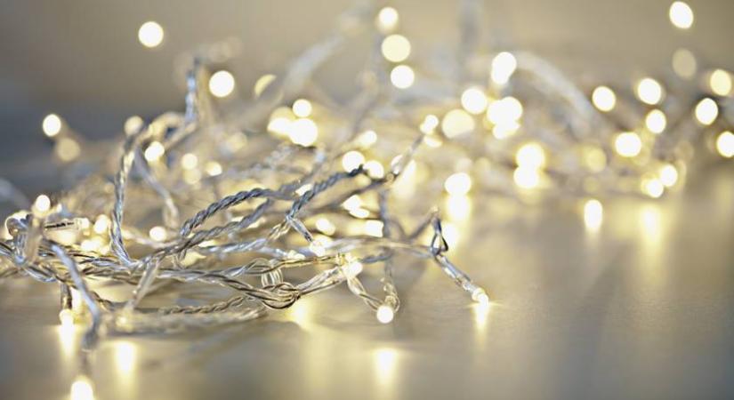 Amit ez a nő a fényfüzérrel művelt, egészen gyönyörű: te is elkészítheted otthon