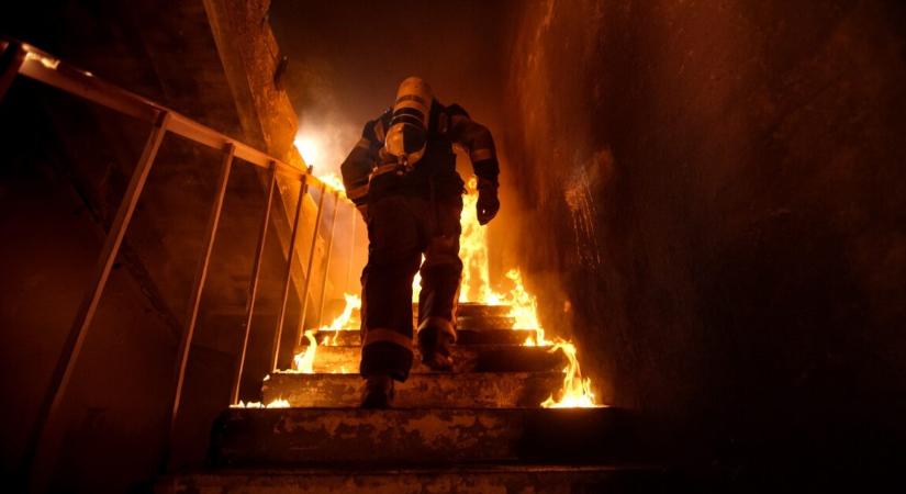 Halálos irodatűz – legkevesebb 13 ember meghalt