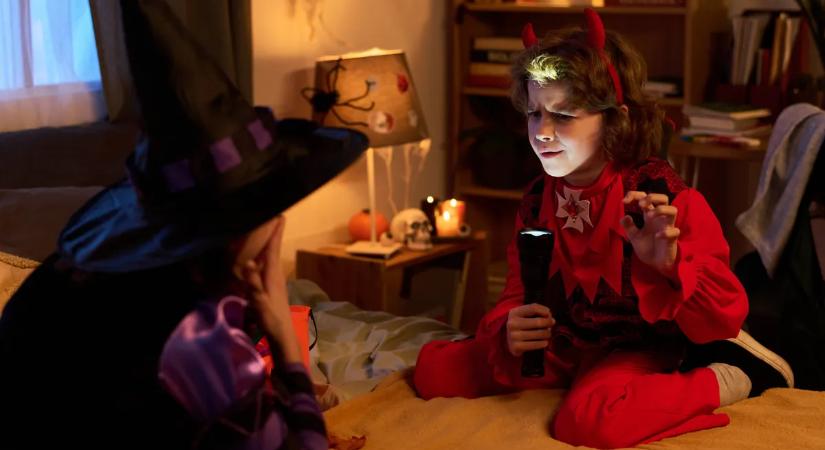 Egy gyerek, aki mesével veri a tankönyveket