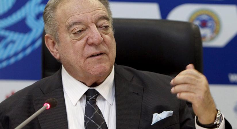 Sikkasztás miatt vádat emeltek Aján Tamás ellen