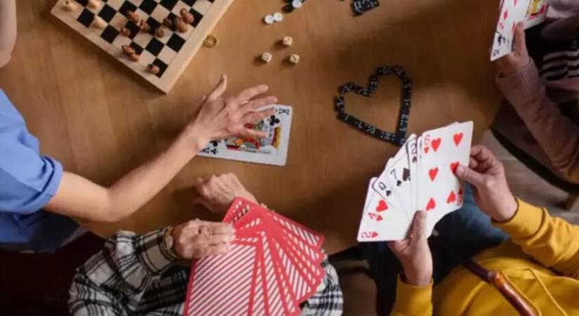 „Offline este” – újra menő a képernyőmentes kikapcsolódás