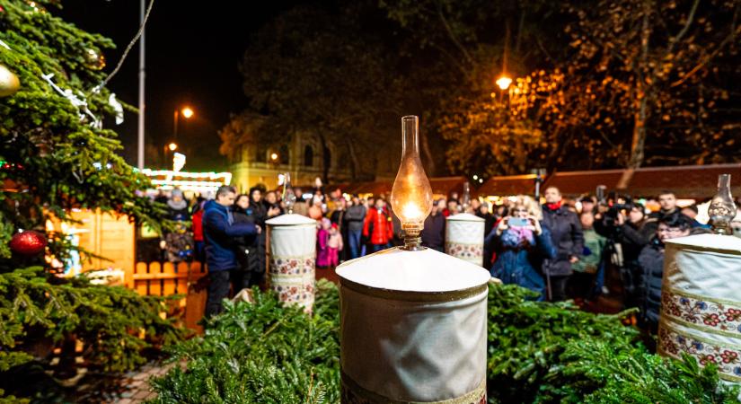 Felgyullad az öröm lángja a Kossuth téren