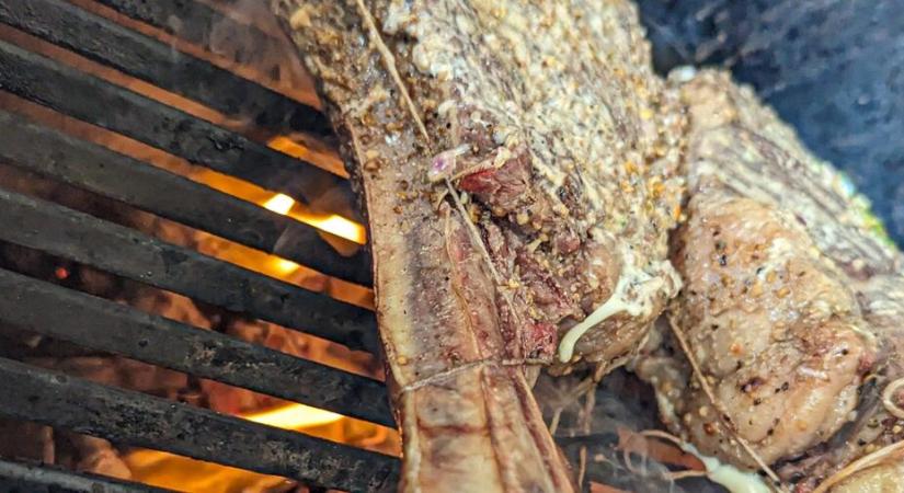 Tomahawk steak citromos-csípős vajjal