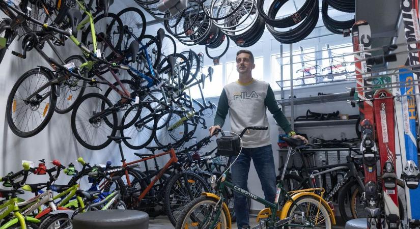Elköltözött a népszerű szaküzlet – Itt keresd, ha kerékpárt vásárolnál, sílécet kölcsönöznél (galéria)
