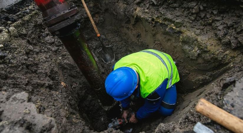 Megkezdte a munkálatokat a vízmű, vízhiányra kell készülnünk – ekkor érkeznek a te utcádba!