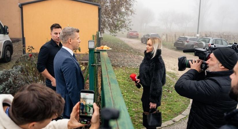 Magyar Péter kőkeményen beszólt a TV2 stábjának