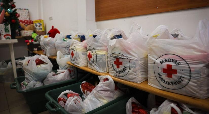 Karácsony előtt is támogatja a Magyar Vöröskereszt egri szervezete a rászorulókat
