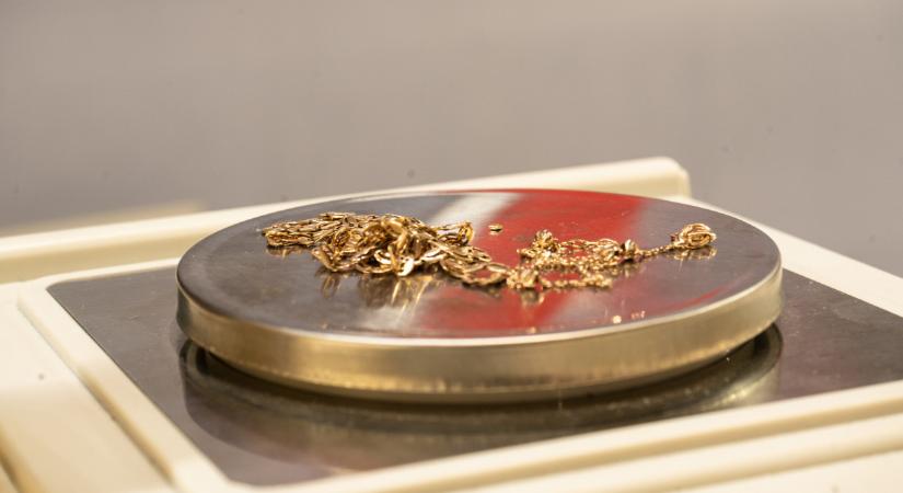 Tömegével rohanják meg a zacikat a magyarok karácsony előtt: meglepő, milyen értékeket adnak be, vesznek ki