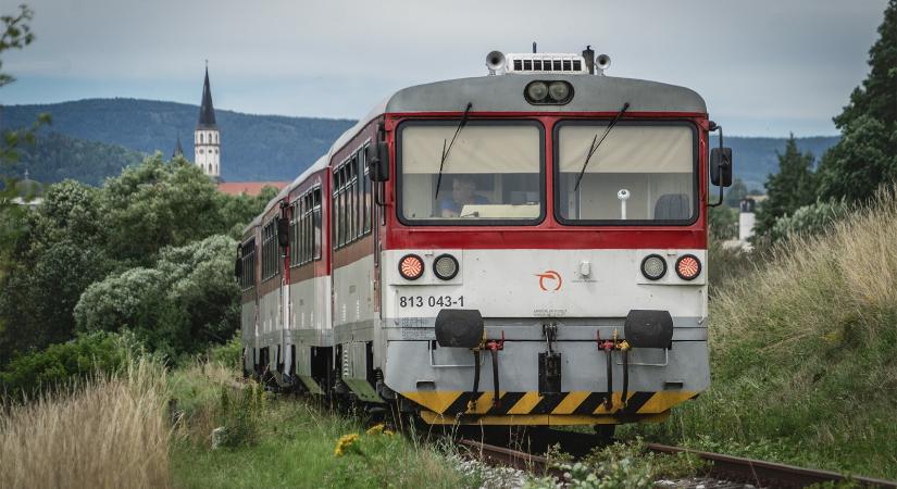 Hajszálon múlt a tragédia: Szembe ment egymással két vonat Liptónál