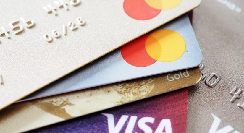 Csúcson a hitelkártya-tartozásunk. De baj ez?