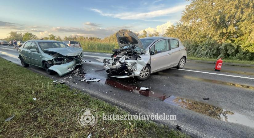 Hármas karambol volt Székkutason