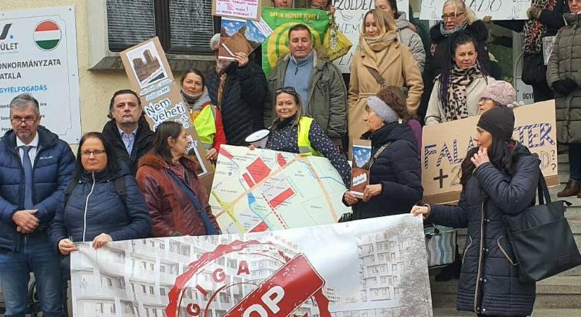 Hadházy: Cserdiné Németh Angéla polgármester félrevezeti a közvéleményt