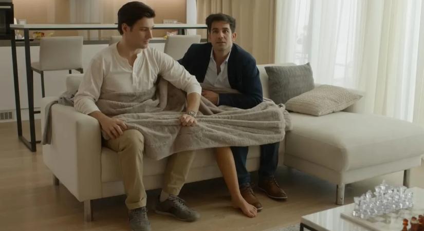 Kárpáti Rebeka egy szál semmiben csavarja el a nyomi Ember Márk fejét: Az év egyik legviccesebb filmje lett a Legénybúcsú