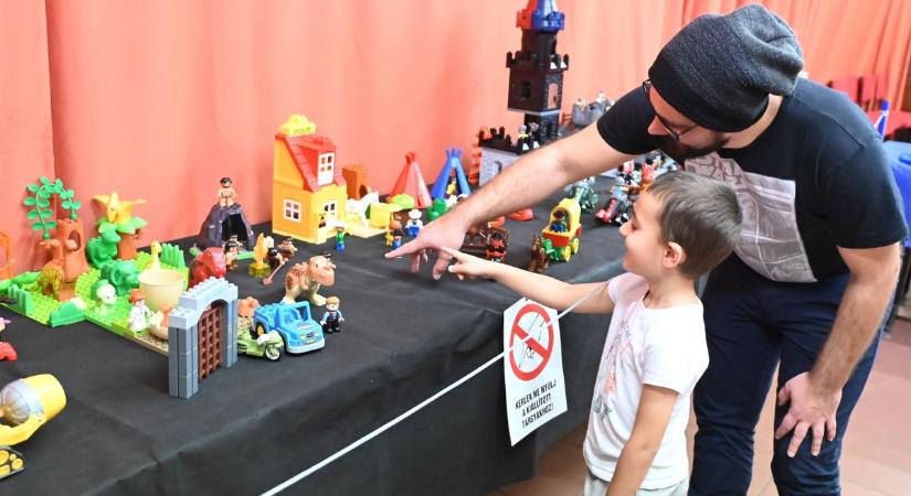 Gigantikus LEGO-csodákból álló kiállítás érkezett Szolnokra – galériával
