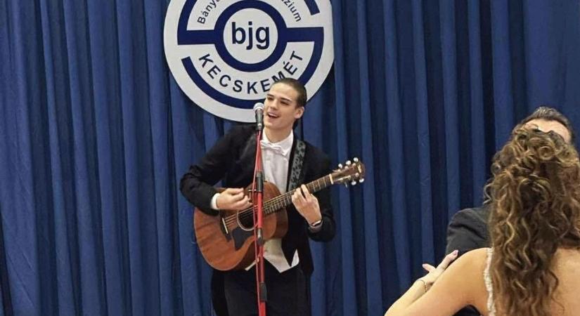 Bíró Csongor Vitéz különleges produkcióval tért vissza kecskeméti iskolájába