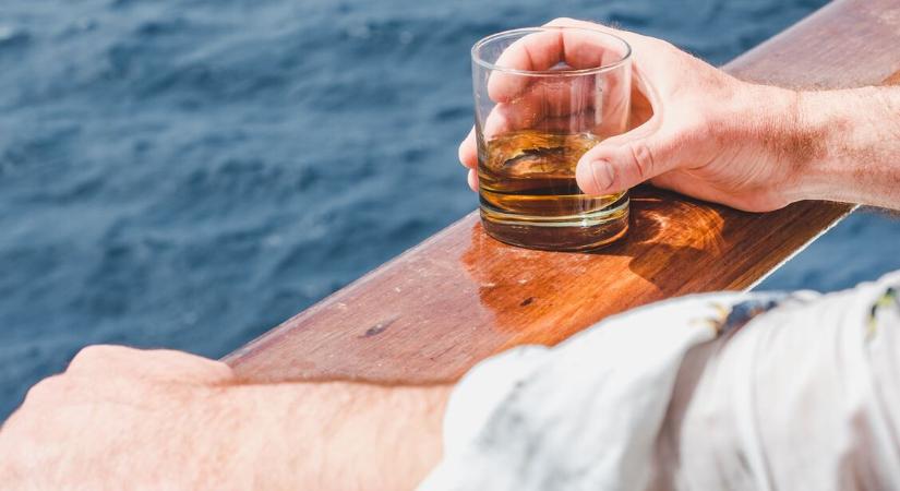 33 italt szolgáltak fel neki, meghalt az óceánjáró fiatal utasa