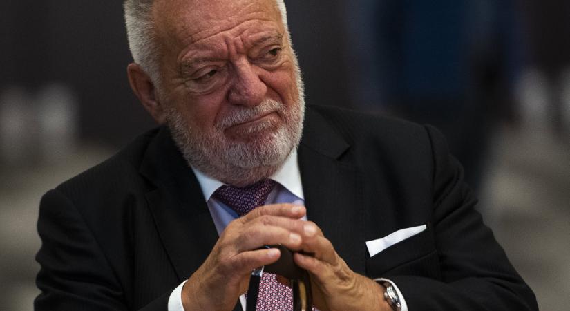 Börtönre ítélhetik a 86 éves Aján Tamást