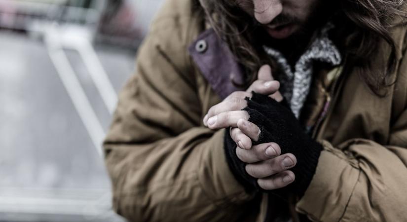 Akiknek nincs fedél a fejük felett - A Magyar Vöröskereszt segítő kezet nyújt mindazoknak akiktől mások elfordulnak