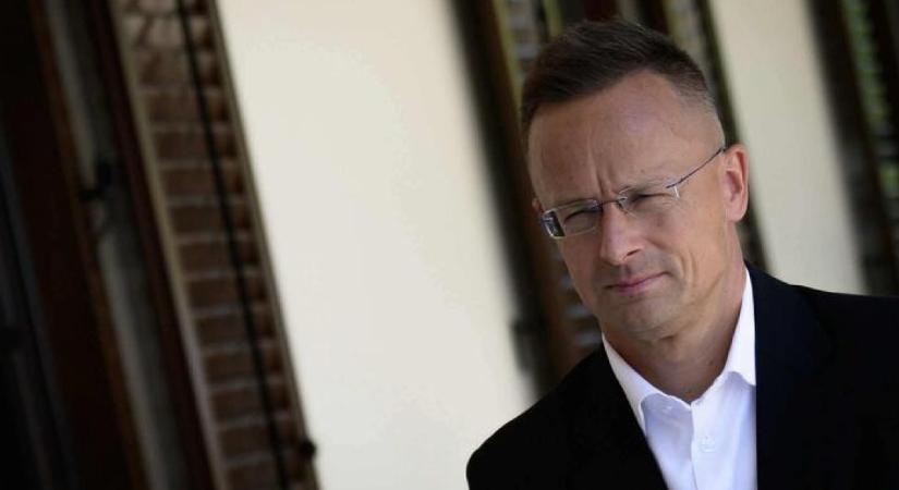 Szijjártó Péter még a Fővárosi Nagycirkusz igazgatóját is elvitte Moszkvába