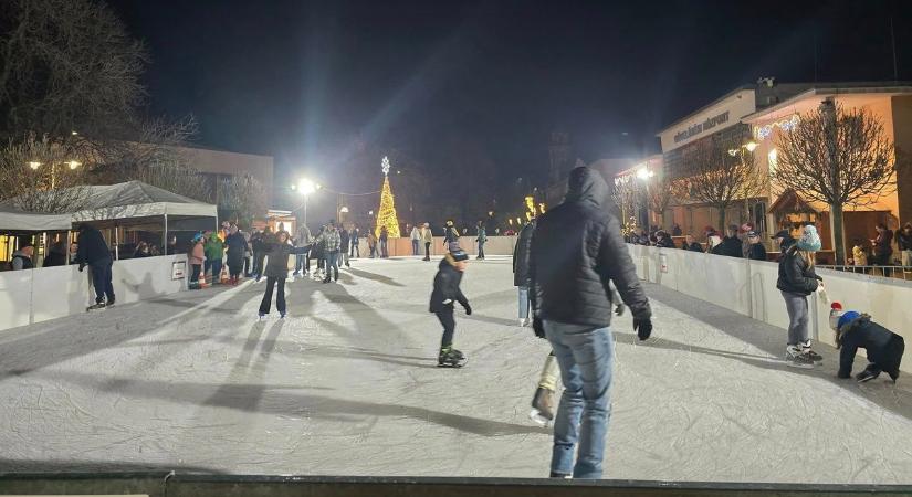 Tamásiban mindenki erről beszél: a jégpálya több lett egyszerű szórakozásnál