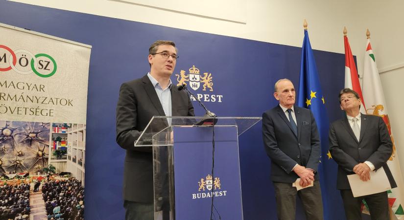 „Valószínűleg összehívták a kormány három legrosszabb jogászát, akik megszültek egy politikai terméket”