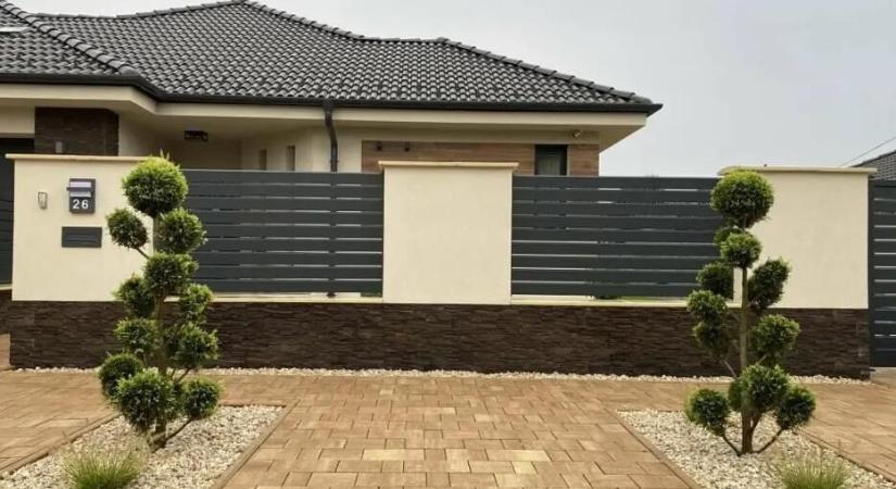 Miért válasszon lemezkerítés-elemeket?