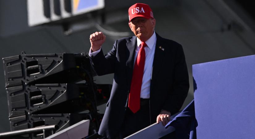 Ruth Ben-Ghiat történészprofesszor: Trump autoriter újításaival időnként még Hitlert is lepipálja