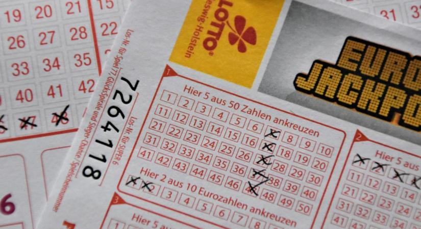 Harminc éve 6,8 milliárdot nyert a lottón, ma szociális bérlakásban él