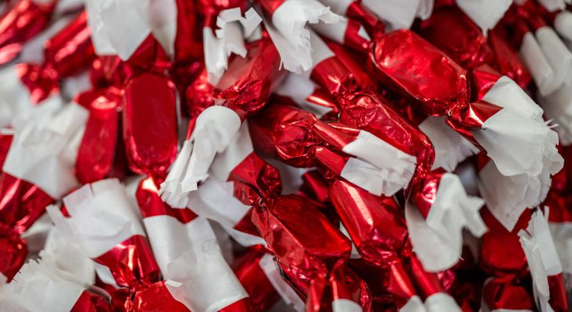 A zselés és marcipános szaloncukor mellett egyre több a különleges ízesítésű karácsonyi desszert a kínálatban