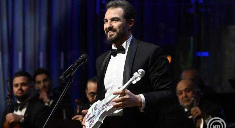 Dolhai Attila nagyot tarolt: rangos díjat kapott