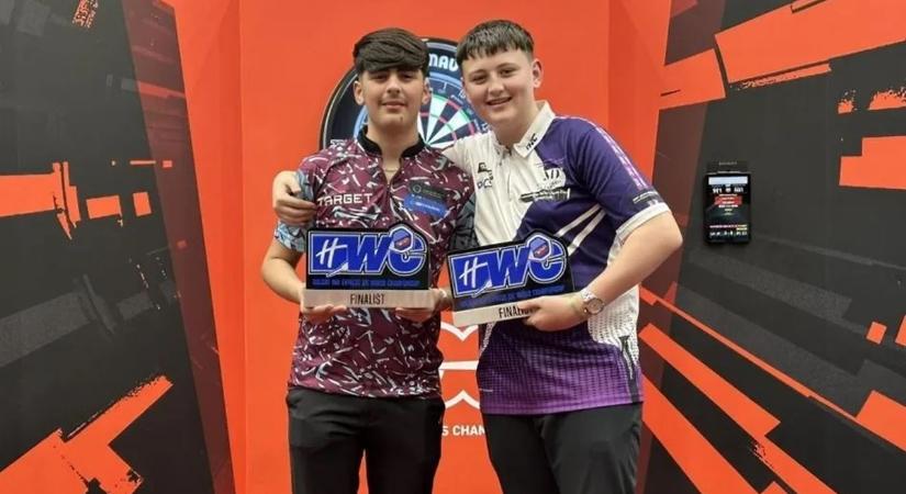 Luke Littler 15 éves utódja sokkot okozott a dartsvilágbajnokságon