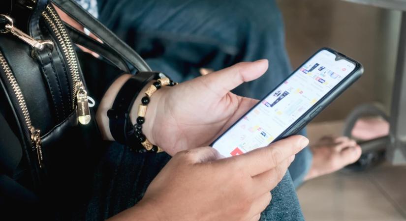 Meghátrált a Meta: jön a gomb, ha megnyomja, önnél is megváltoznak a hirdetések