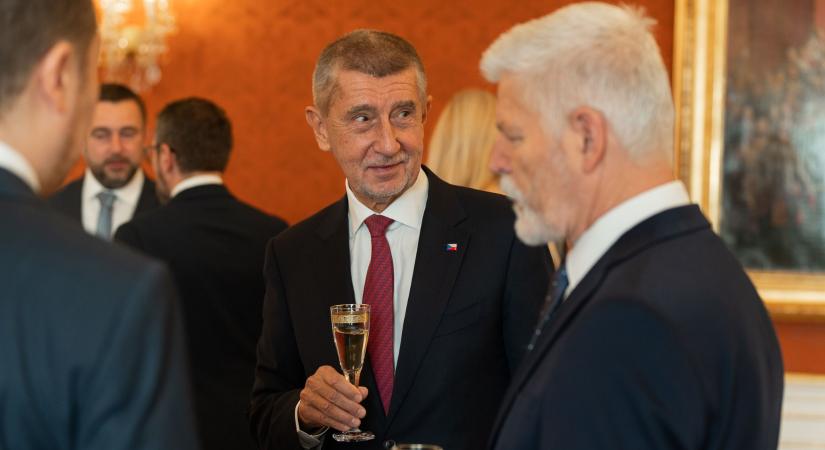 Hivatalba lépett Csehország új miniszterelnöke