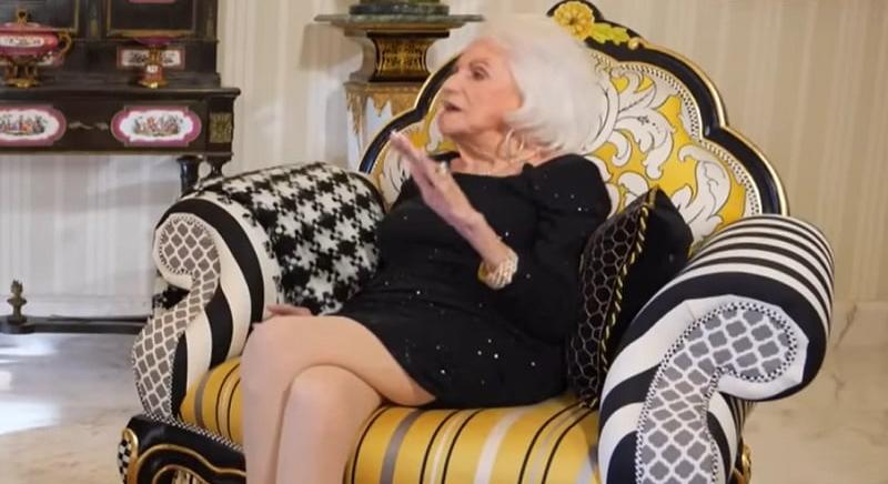 A magyar gyökerű TikTok-nagyi, Carole Roth az ELLE címlapjára is felkerült