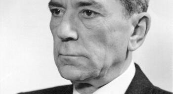 Holdkrátert neveztek el Bay Zoltánról