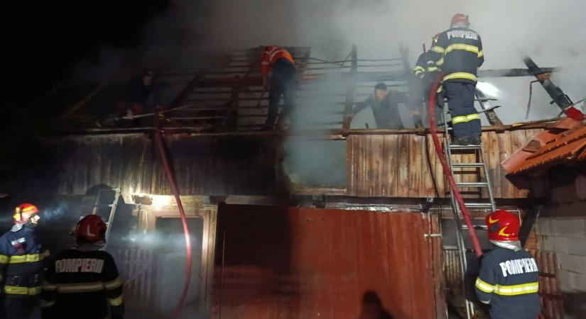 Lángok csaptak fel Zágonban: több épület is égett