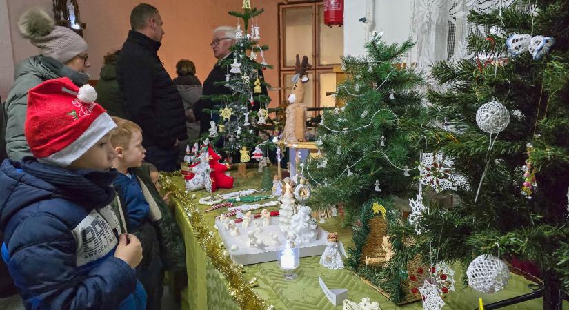 Adventi kiállítás nyílt a Tokodi Értékek és Gyűjtemények Házában