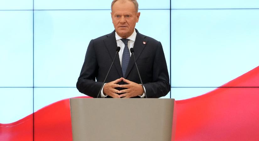 Felmérés: a lengyelek mintegy 43 százaléka elégedetlen Donald Tusk kormányfő munkájával